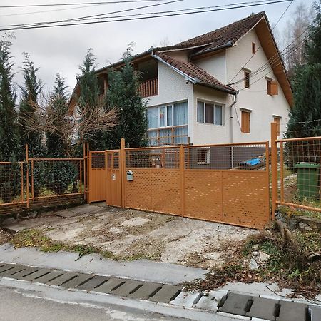 Casa Dintre Meri Poiana Mărului Exteriör bild
