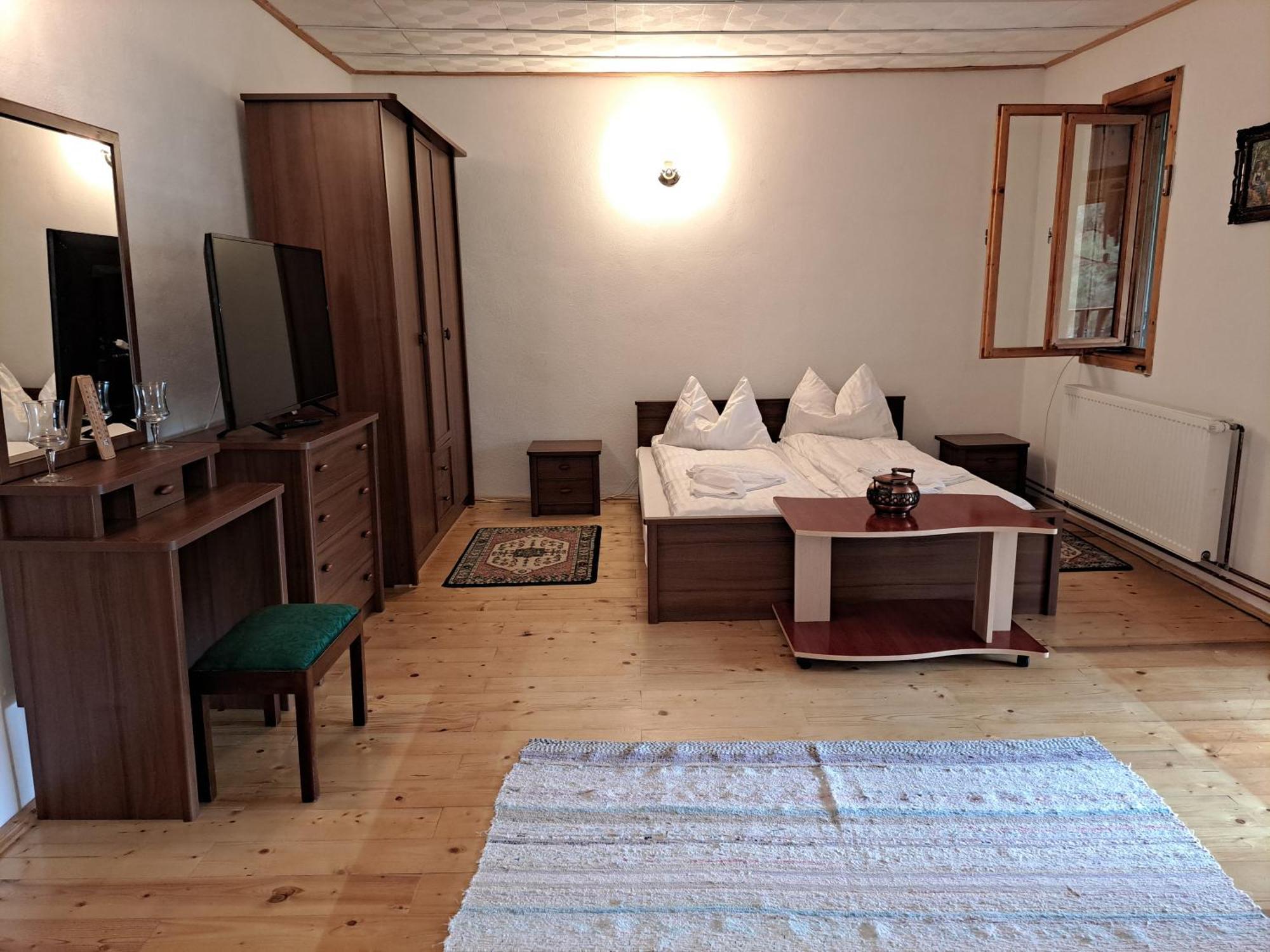 Casa Dintre Meri Poiana Mărului Exteriör bild